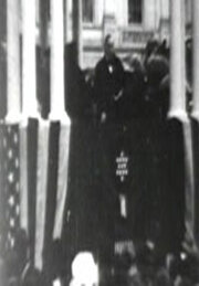Президент МакКинли принимает присягу (1901) постер